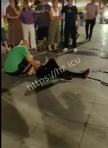海湾捅人事件